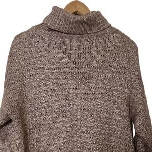 🥾 Cabin Core. Nice and cozy beige turtleneck sweater size S.